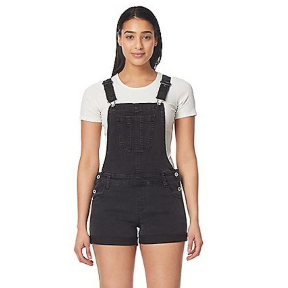Juniors Wallflower shortalls in black. Size XL.